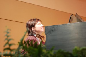 Kathy at piano 2
